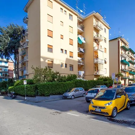 Vhome Bed and Breakfast 4*