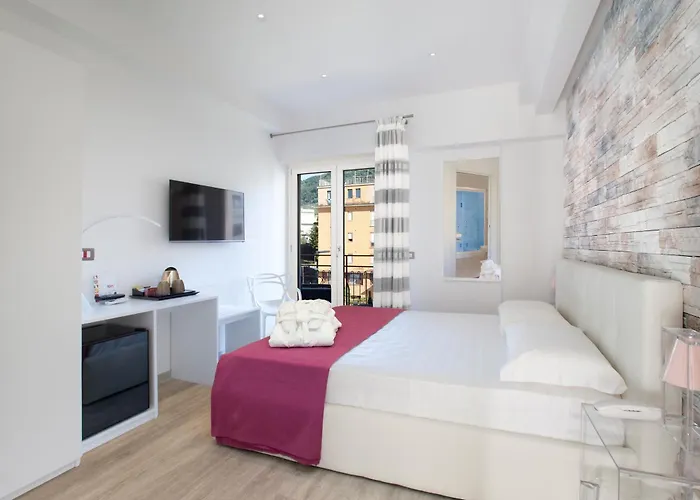 Vhome Bed and Breakfast 4*