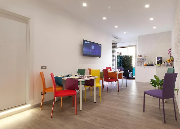 Vhome Bed and Breakfast 4*