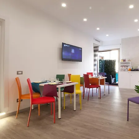 Vhome Bed & Breakfast 4*