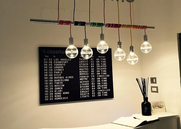 לינה וארוחת בוקר Vhome 4*